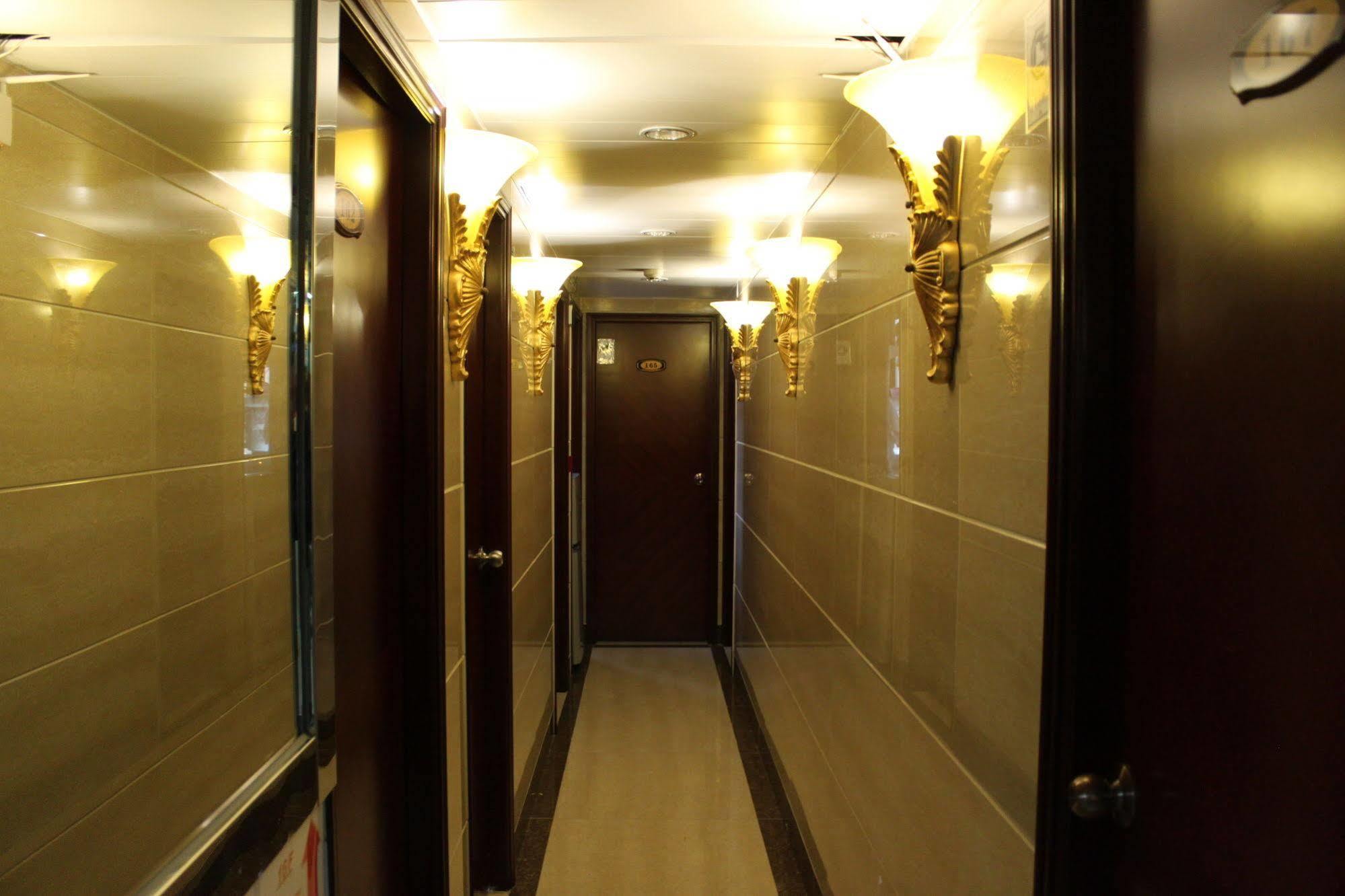 הונג קונג New Chung King Mansion Guest House - Tower C מראה חיצוני תמונה